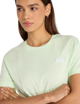 Camiseta New Balance Essentials Mujer Verde