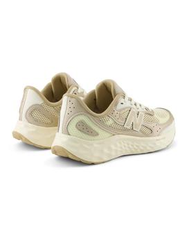 Zapatillas New Balance Fresh Foam Arishi v4 Mujer Beige